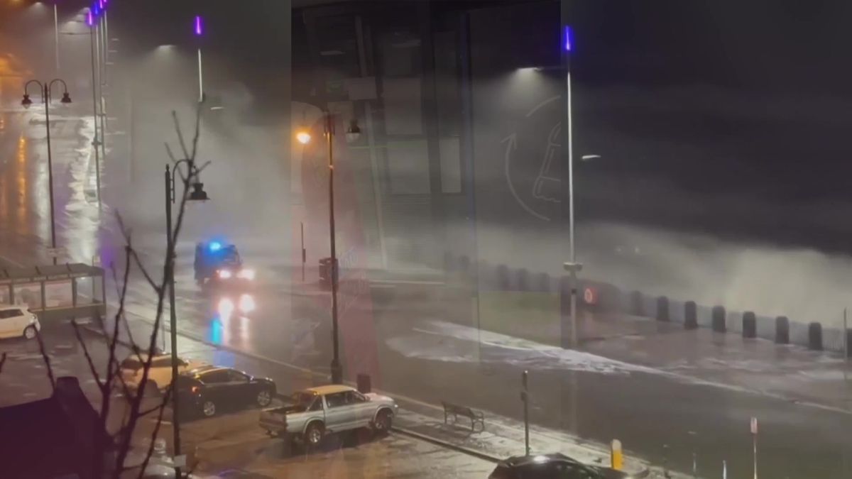 Video: Bouře Isha v Británii narušila dopravu, jeden člověk zemřel